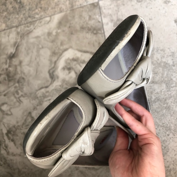 CAMPER Lt Gray Patent Leather Bow Peep Toe Heels - Picture 8 of 11